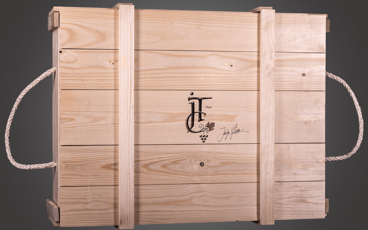 JTC unbefüllte 5er Magnum-Holzkiste - inklusive Holzwolle und Deckel mit Sommelier-Logo JTC unbefüllte 5er Magnum-Holzkiste - inklusive Holzwolle und Deckel mit Sommelier-Logo