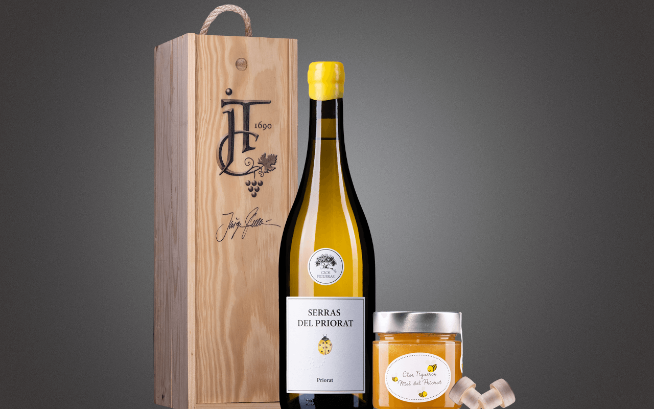 JTC 1er Holzkiste "Weißer Bio-Priorat mit Priorat-Honig" als Präsent verpackt (Abholpreis Vinothek) JTC 1er Holzkiste "Weißer Bio-Priorat mit Priorat-Honig" als Präsent verpackt (Abholpreis Vinothek)