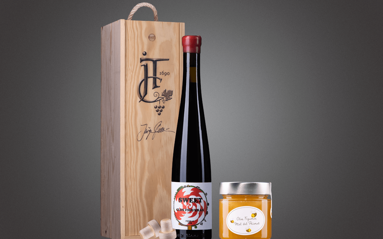 JTC 1er Holzkiste "Priorat-Süßwein mit Priorat-Honig" als Präsent verpackt (Abholpreis Vinothek) JTC 1er Holzkiste "Priorat-Süßwein mit Priorat-Honig" als Präsent verpackt (Abholpreis Vinothek)