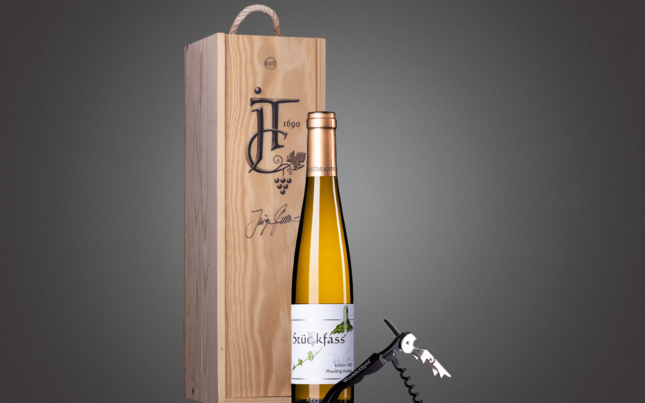 JTC 1er Holzkiste "JTC Stückfass Riesling Auslese Edelsüß Demeter " (Abholpreis Vinothek) JTC 1er Holzkiste "JTC Stückfass Riesling Auslese Edelsüß Demeter " (Abholpreis Vinothek)
